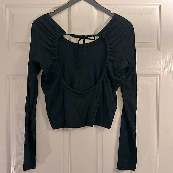 Lululemon Women’s Open Back Crop Size 12 - Picture 2 of 3